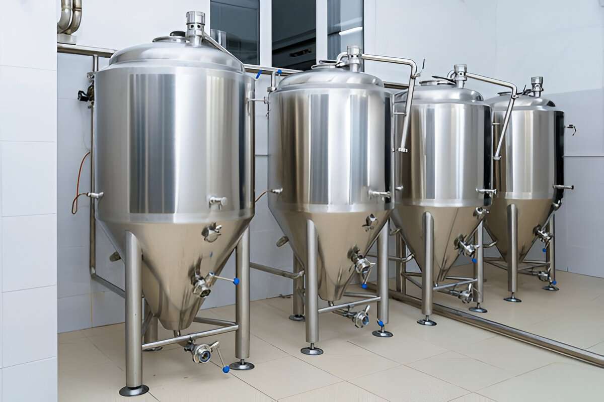 300 Gallon Stainless Steel Mixing Tank